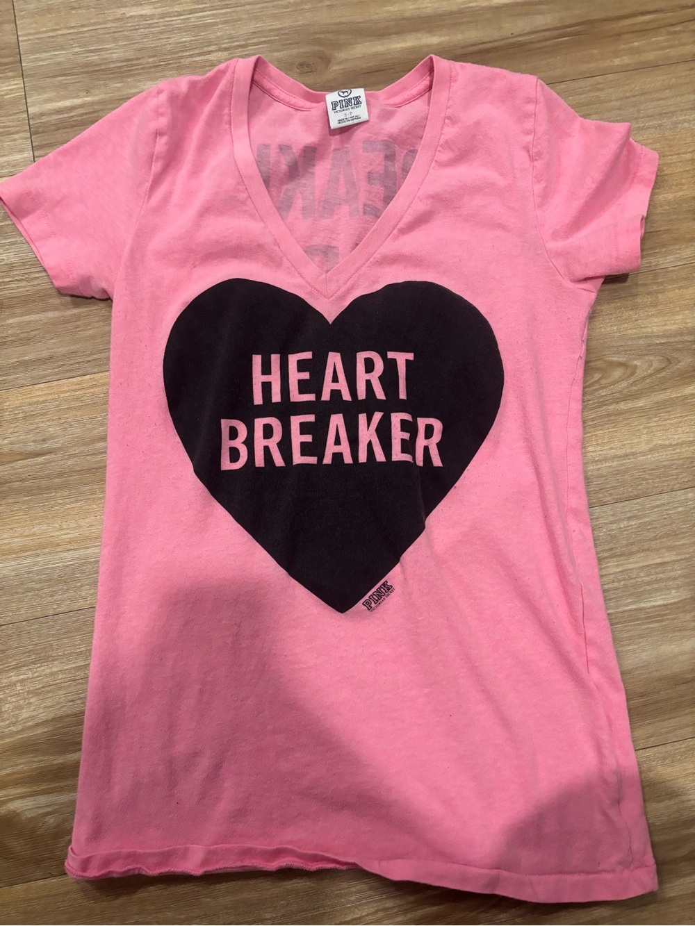 PINK V-neck 'Heart Breaker' Graphic Tee - Pink & Black size small